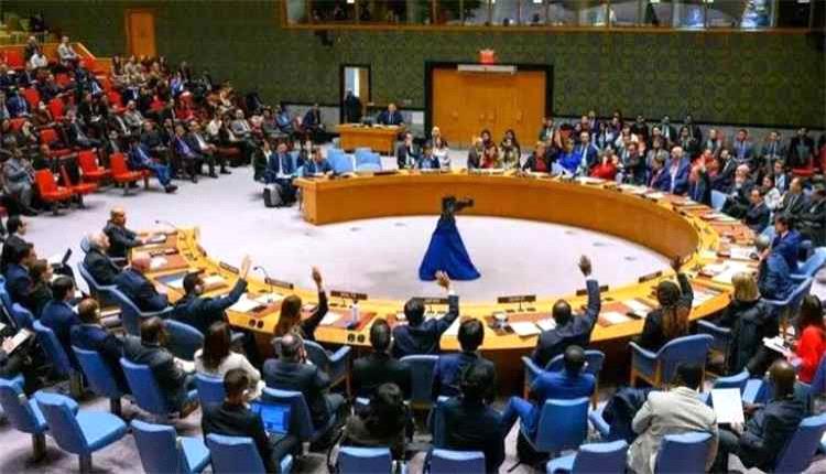 مجلس الأمن يتجه لتمديد آلية مراقبة هجمات الحوثيين في البحر الأحمر ستة أشهر إضافية