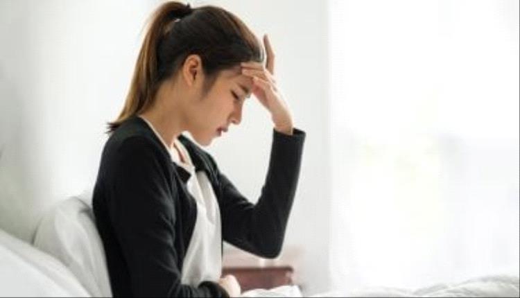 علامات في الوجه والعين قد تكشف نقص فيتامين B12 قبل التحاليل