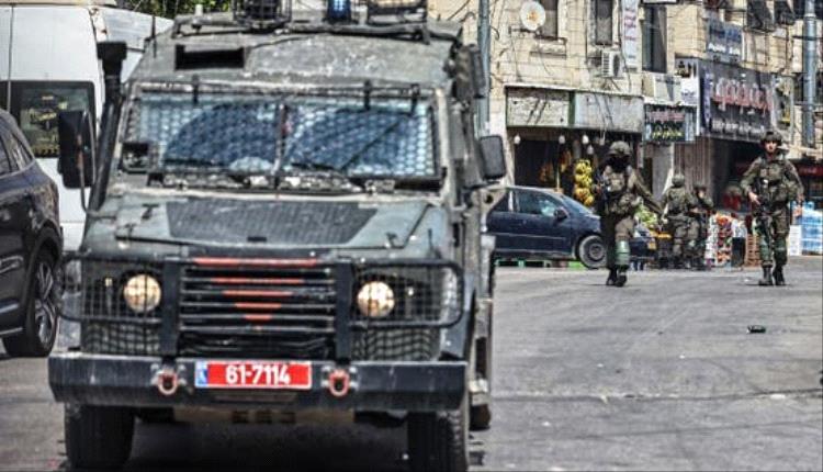 قوات الاحتلال تقتل فتى فلسطيني وتُصيب طفلين خلال اقتحام مخيم قلنديا قرب رام الله
