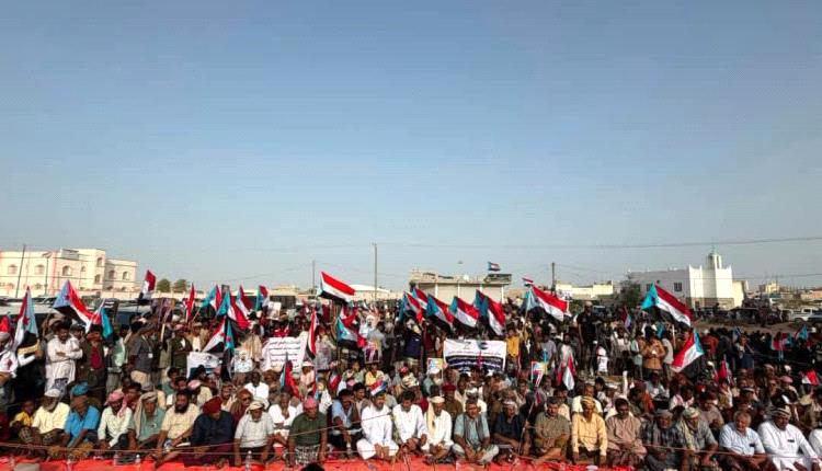 المهرة تشهد حشداً جماهيرياً واسعاً لإحياء ذكرى 7 يوليو وتجديد المطالب الجنوبية