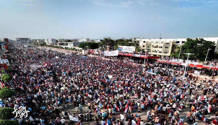 مليونية 7 يوليو بعدن.. حشود جنوبية توجه رسائل سياسية وتطالب بإنهاء الوصاية
