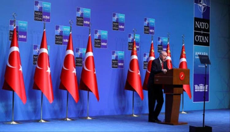 هدية أردوغان لقادة الناتو تثير الاهتمام.. مسدسات بأسماء الزعماء