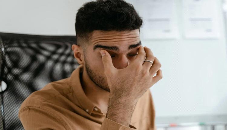 نقص الحديد لا يظهر في التعب فقط... 5 علامات على الوجه والعينين