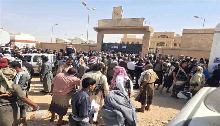 احتجاجات قبلية في عتق تطالب باستبعاد مدانين بالإرهاب من صفقة تبادل الأسرى