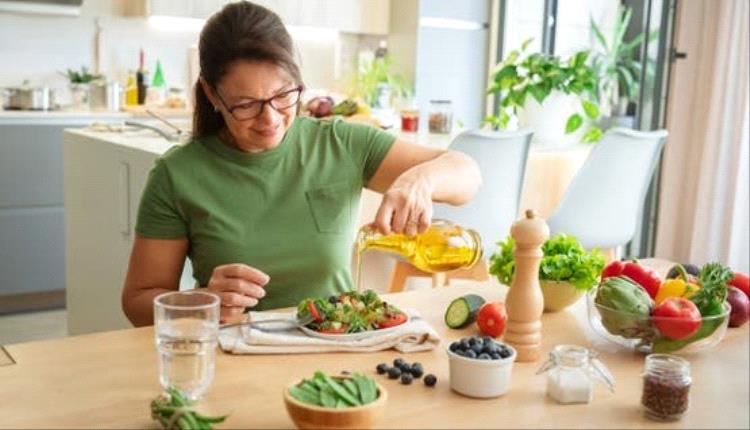 الغذاء يؤثر في المزاج.. دراسة تربط حمية البحر المتوسط بتحسن الصحة النفسية