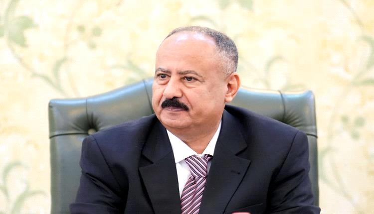 ميناء عدن يستعيد نشاطه بعد احتواء حريق سفينة بالمعلا دون أضرار