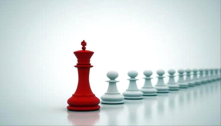المدير الناجح لا ينتظر الأزمات بل يصنع قراراته بذكاء وحسم
