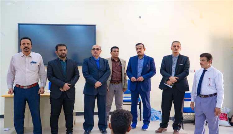 بمشاركة 263 متنافساً.. المحافظ ابن الوزير يدشن اختبارات القبول بكلية طب جامعة شبوة