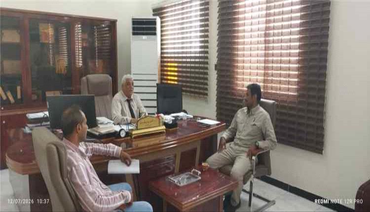 شراكة لحماية الصروح الأكاديمية: قائد أمن عدن يزور جامعة لحج ويدعمها بمنظومة طاقة شمسية