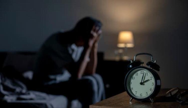 لماذا لا ينام العقل رغم تعب الجسد؟ العلم يكشف سر الأرق الليلي