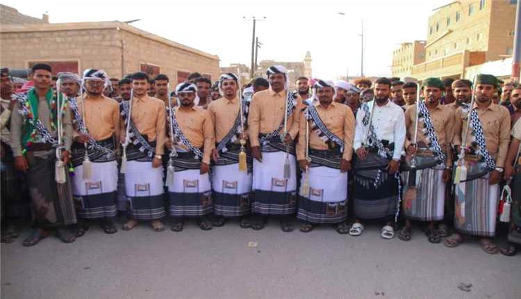 أفراح شبوة.. زفاف جماعي لـ24 عريساً وعروساً بمدينة الروضة وسط حضور رسمي وشعبي بهيج