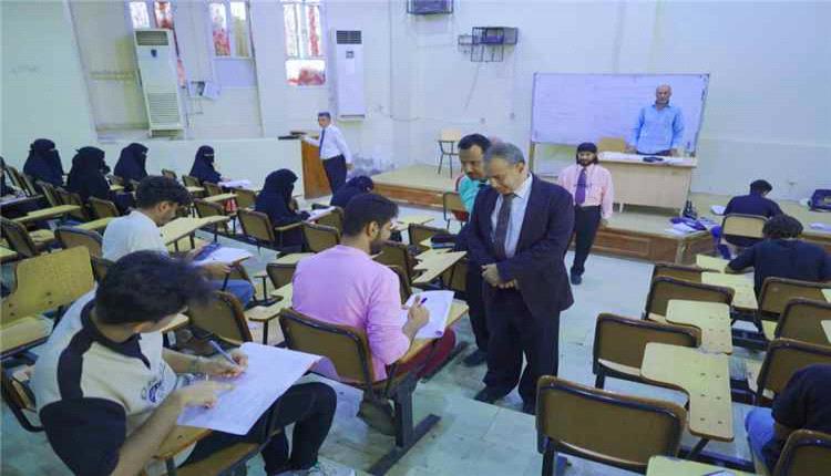 بمشاركة 5500 طالب وطالبة.. رئيس جامعة عدن يتفقد امتحانات العلوم الإدارية ويؤكد: جودة التعليم بوابتنا للمستقبل