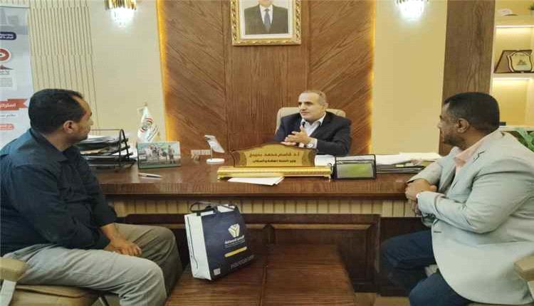 وزير الصحة يبحث مع مدير مكتب الصحة برصد احتياجات القطاع الصحي وتطوير خدمات المستشفى