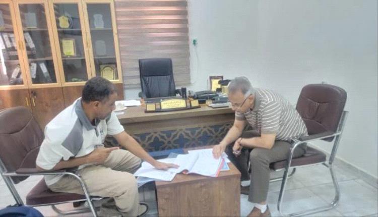 مدير عام التعليم الفني بعدن يناقش تطوير الأداء وخطط العمل في التواهي والبريقة