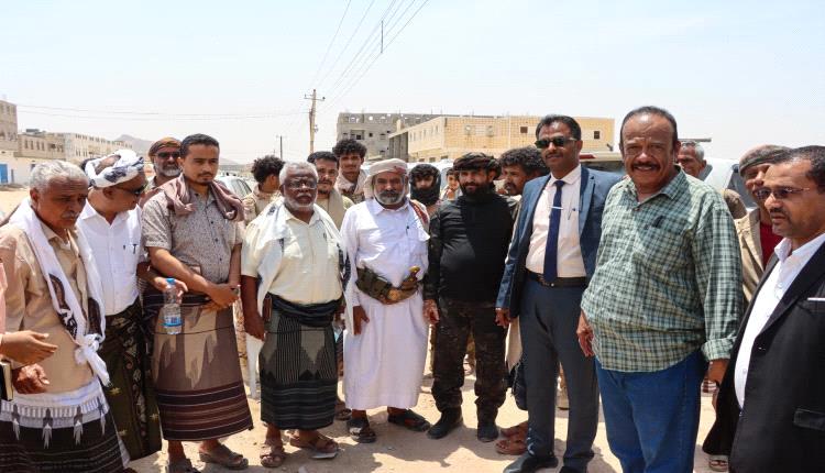 لتطوير البنية التحتية.. تدشين مشروع إعادة تأهيل وتوسعة الشارع الرئيسي بمدينة عزان