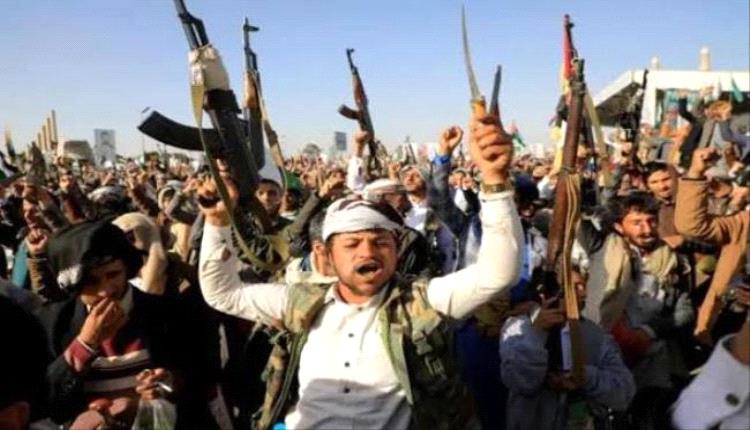 كاتب سعودي يحذر من تمدد النفوذ الإيراني عبر اليمن ويشير إلى أهمية معركة باب المندب

