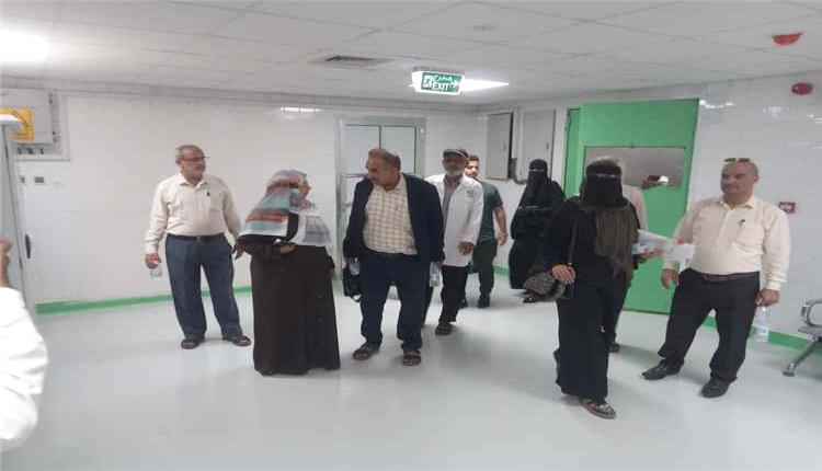 وفد من وزارة الصحة يتفقد معوقات افتتاح قسم الغسيل الكلوي بمستشفى الرازي في أبين