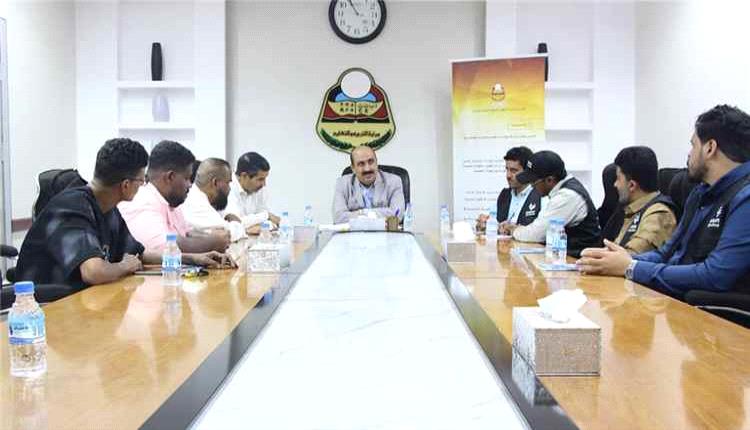 شراكة تعزيزية بين "تربية ساحل حضرموت" ومنظمة "رحمة حول العالم" لتلبية متطلبات العام الدراسي المترقب