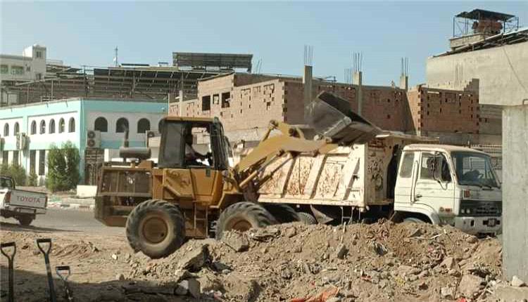 استمرار حملة تنظيف مصارف مياه الأمطار ورفع المخلفات في المنصورة استعداداً للمنخفض الجوي