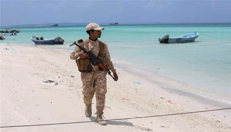 الحوثيون يعلنون فرض حصار بحري واستهداف ناقلتي نفط سعوديتين بالبحر الأحمر