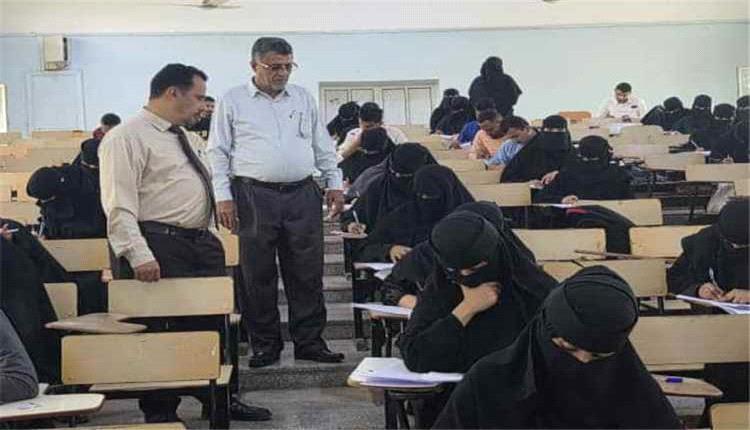 أجواء مستقرة وتنظيم عالٍ يرافقان امتحانات كلية العلوم الإدارية بجامعة عدن