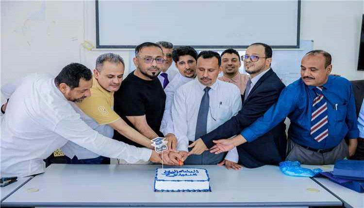 جامعة عدن تحتفي بإنهاء أول دفعة لـ 