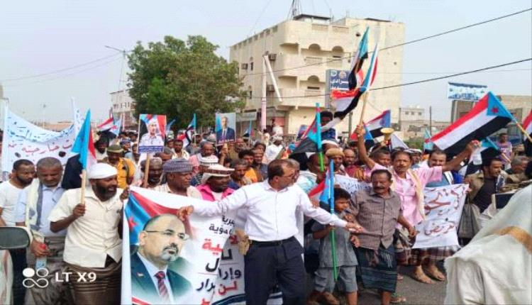 انتقالي أبين ينظم مظاهرة حاشدة بزنجبار وتعهد بمواصلة النضال واستعادة الدولة