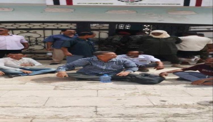 اقتحام مقر نقابة عمال الجنوب بالمعلا وإخراج قياداتها بالقوة