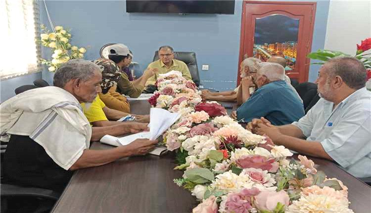مدير عام المعلا يؤكد اتخاذ إجراءات لضمان عدالة توزيع المياه ومنع بيعها في المرتفعات