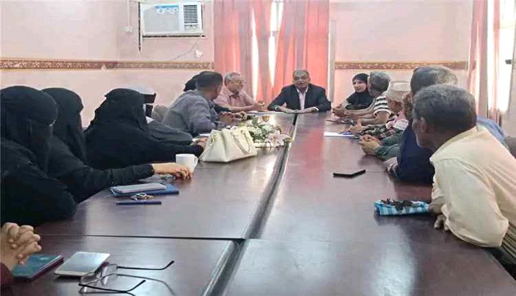 مدير تربية المعلا يعقد لقاءً مع موظفي الإدارة لمناقشة الاستعدادات للعام الدراسي الجديد