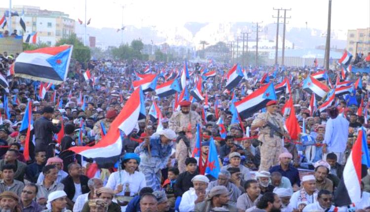 أزمات المعيشة تدفع الحراك الشعبي في الجنوب نحو مرحلة سياسية جديدة
