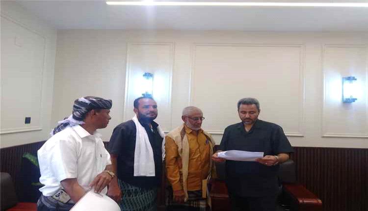 محافظ لحج يناقش احتياجات مديرية الملاح ويؤكد دعم المشاريع الخدمية ذات الأولوية