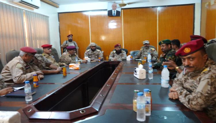 قائد المنطقة العسكرية الرابعة يدعو لرفع الجاهزية وتوحيد الصفوف لمواجهة الحوثيين
