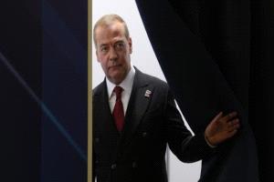 ميدفيديف يهاجم واشنطن: لا يحق لها فرض قراراتها على العالم