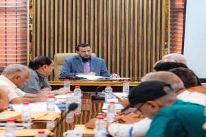 تنفيذي عدن يدعو لتوسيع صلاحيات السلطة المحلية ويقر إجراءات لمعالجة ملفات الغاز والأسعار
