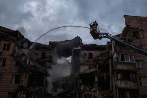 هجوم روسي مكثف على كييف يخلف قتلى وعشرات المصابين