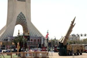 تقارير: توقعات بإمكانية تصعيد أميركي محدود ضد إيران وسط تحركات دبلوماسية مكثفة