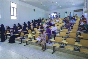 انضباط وارتياح بين طلبة "العلوم الإدارية" بجامعة العاصمة عدن خلال امتحانات الفصل الثاني