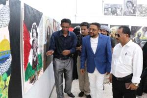 نائب وزير الثقافة يفتتح معرض "معاناة غزة" التشكيلي في عدن