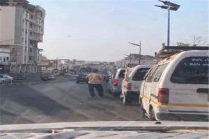سائقو "باصات الدباب" بالعاصمة الجنوب العربي عدن يناشدون السلطات لتخفيض المخالفات والإفراج عن مركباتهم