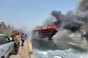 تحقيق عاجل في حريق ميناء المعلا.. التحفظ على طاقم الزعيمة لكشف ملابسات الحادث