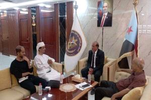 هرهرة يزور بافاضل للاطمئنان على صحته بعد إصابته في فعالية عدن