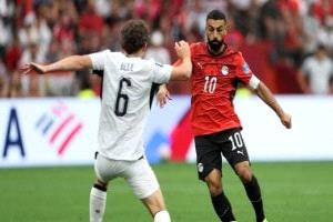 مستقبل محمد صلاح على صفيح ساخن سباق عالمي للفوز بتوقيع الملك المصري
