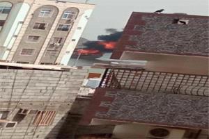 حريق يلتهم قارب صيد قرب ميناء المعلا في عدن