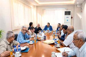 شركة النفط بعدن تكثف التنسيق مع السلطات المحلية لضمان الوقود والحد من التهريب