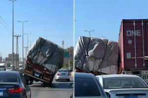 تصدر سائق شاحنة مصري تريند التواصل لشجاعته في إيقاف حادث مروع
