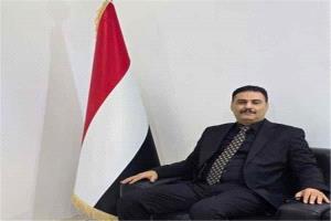 الكميم يعلّق بسخرية على توقف الرحلات الجوية في إيران ويربطه بتحركات الحوثيين