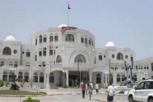 السلطة المحلية في أبين توضح ملابسات حادثة إطلاق النار داخل ديوان المحافظة