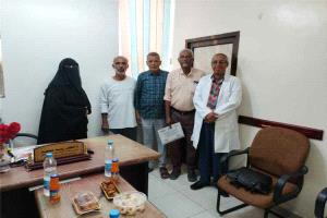 تكريم القائمين على مشروع ربط المركز الصحي بالممدارة بشبكة المياه العذبة