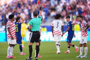 هل يمكن إلغاء البطاقة الحمراء لفولارين بالوغون؟ شرح لقواعد الاستئناف في كأس العالم